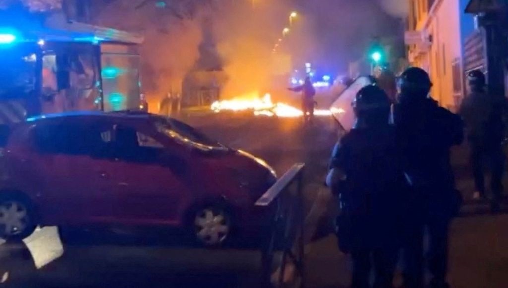 Lángokban áll Párizs! Zavargások törtek ki, miután a rendőrök lelőttek egy 17 éves fiút